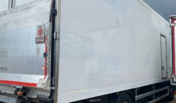 IVECO EUROCARGO 180E lleno