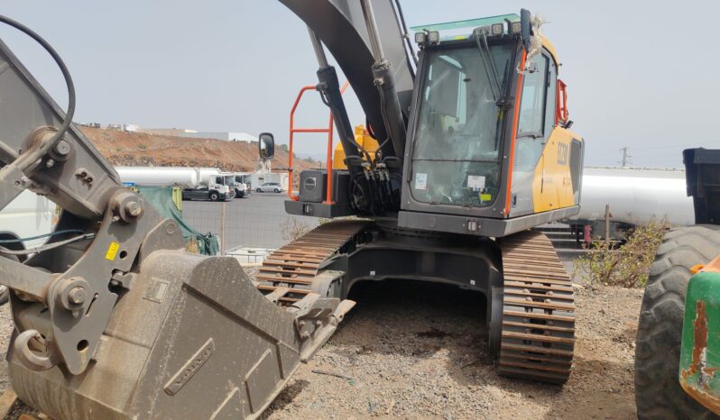 (NUEVA)VOLVO EC230 lleno