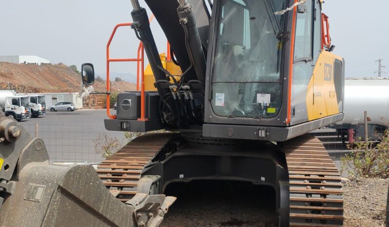 (NUEVA)VOLVO EC230 lleno